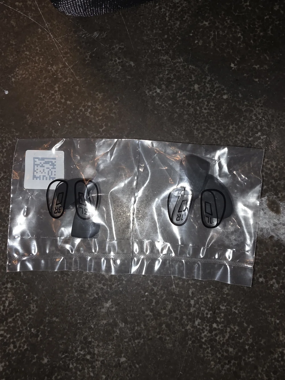 Bose Black Sunglasses with Protective Case - Picture 5 of 12